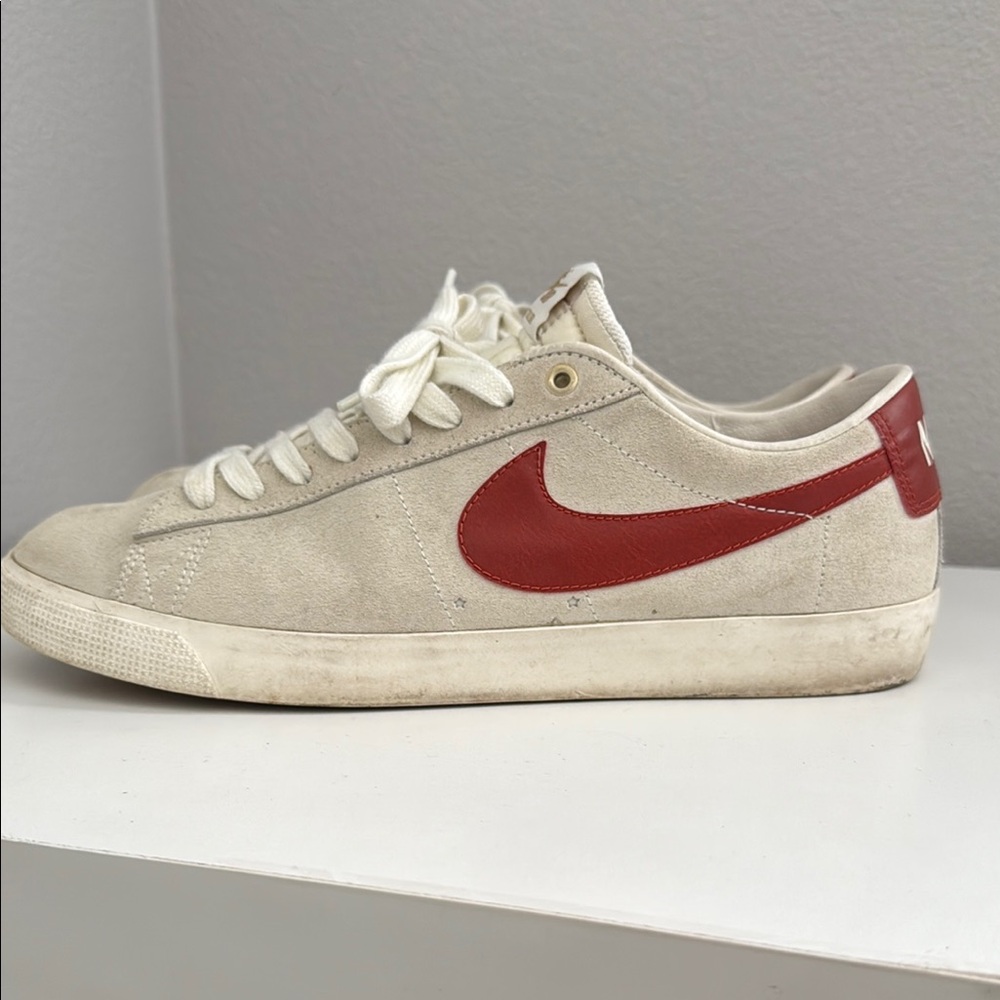 Nike SB Off-White and Red Casual Sneakers